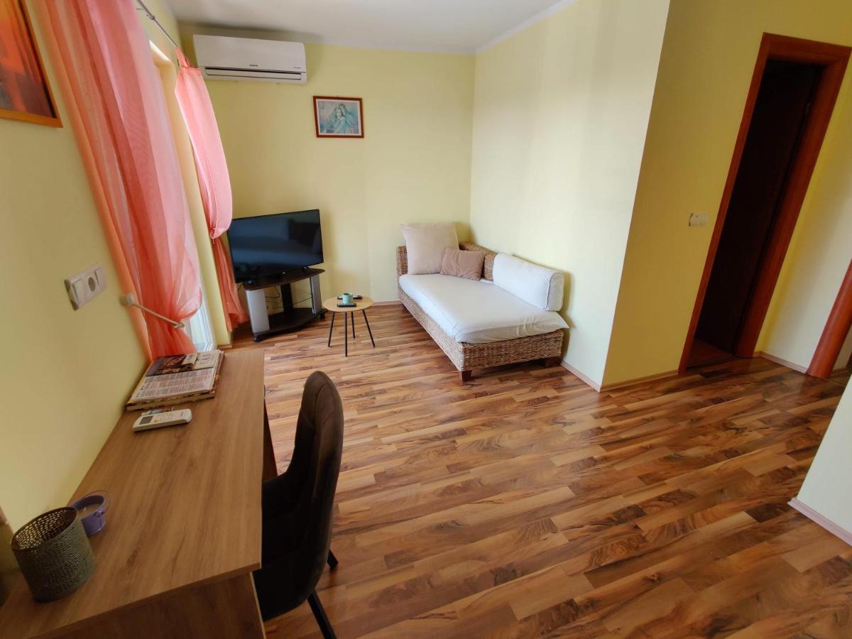 Apartments Lumar Palit Экстерьер фото